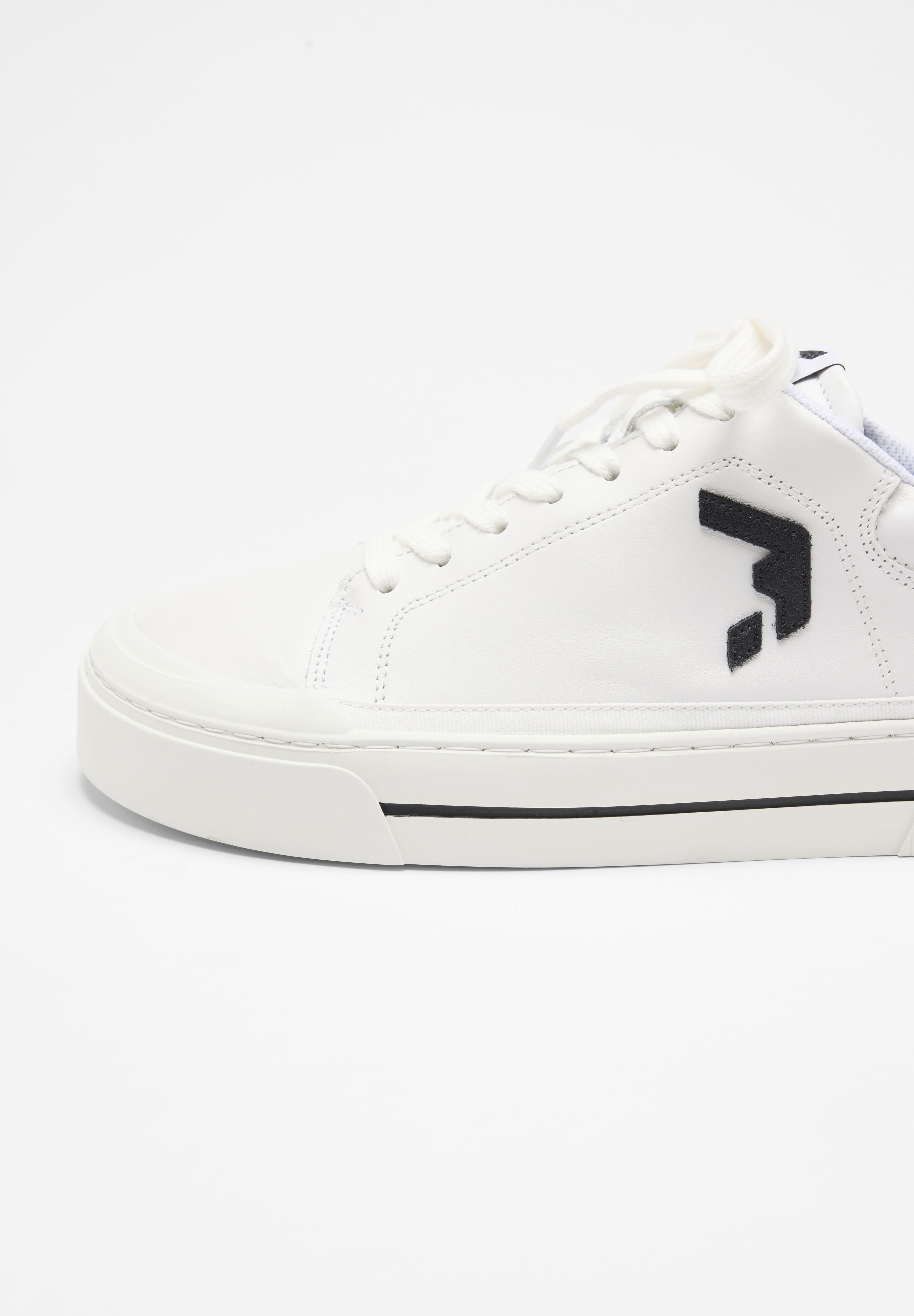 Arcus White