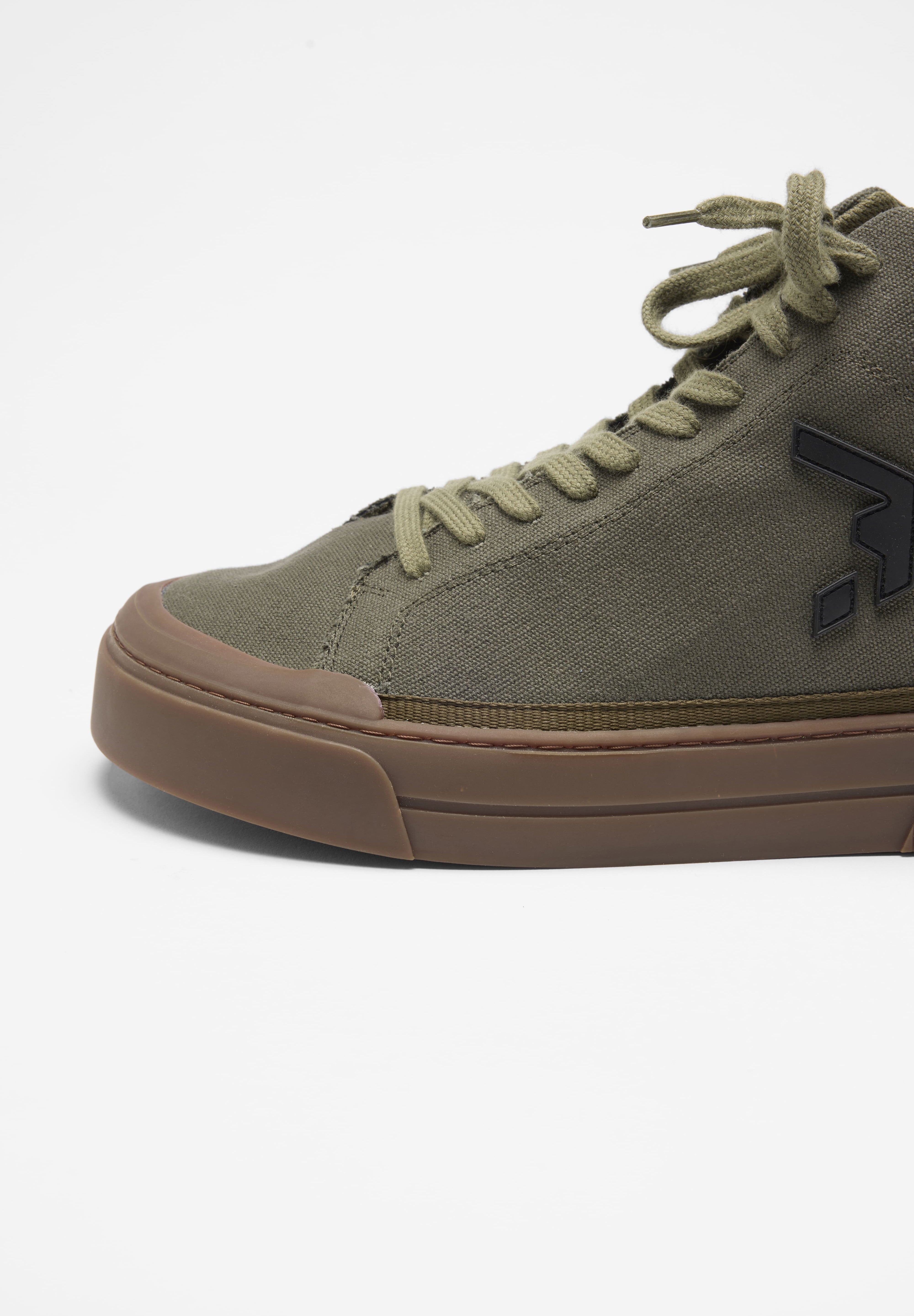 Arcus Canvas High Top