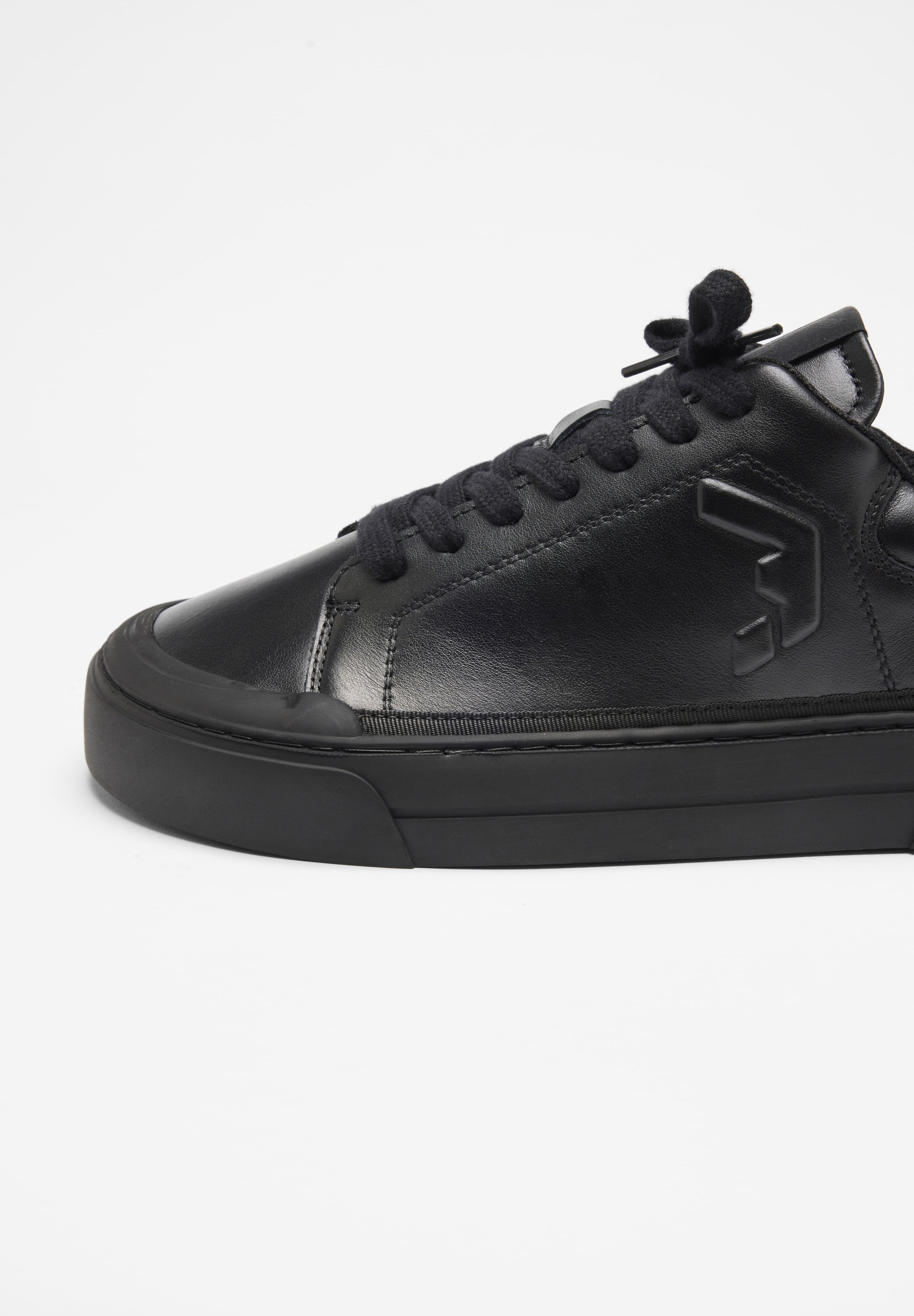 Arcus Black